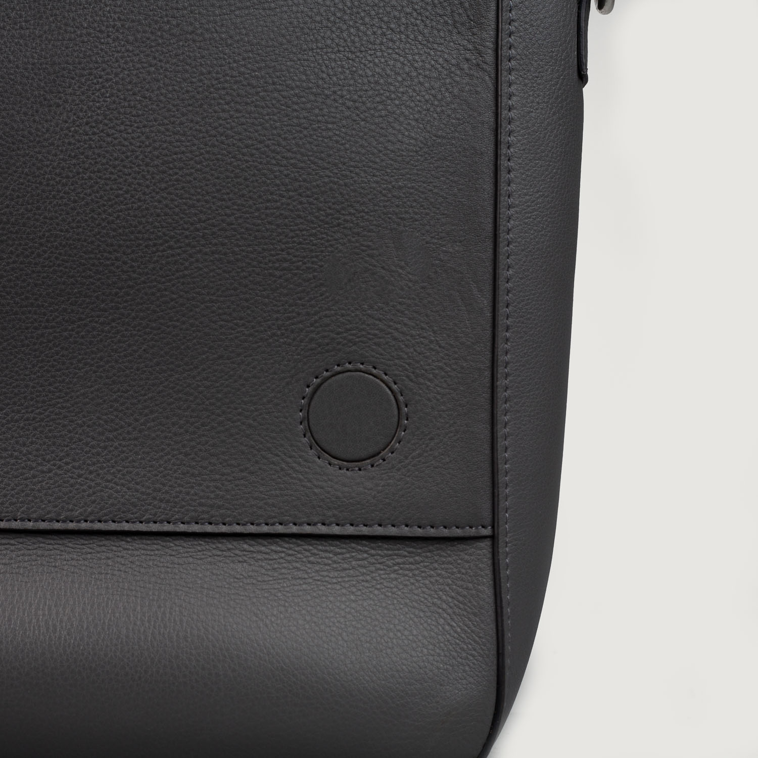 The Carismatico Grey Leather Messenger Bag For Men & Women The Jacket